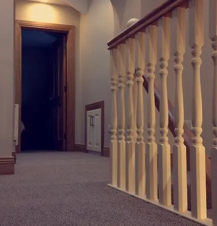 Lynch's Townhouse 3*