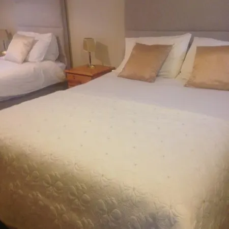 Bed & Breakfast Lynch's Townhouse 3*
